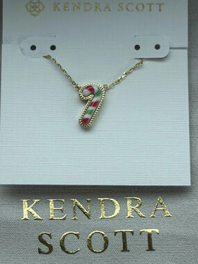 Kendra Scot pendant necklace